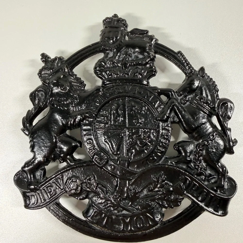 Virginia Metalcrafters Williamsburg Cast Iron Trivet Set Kings Arms King George